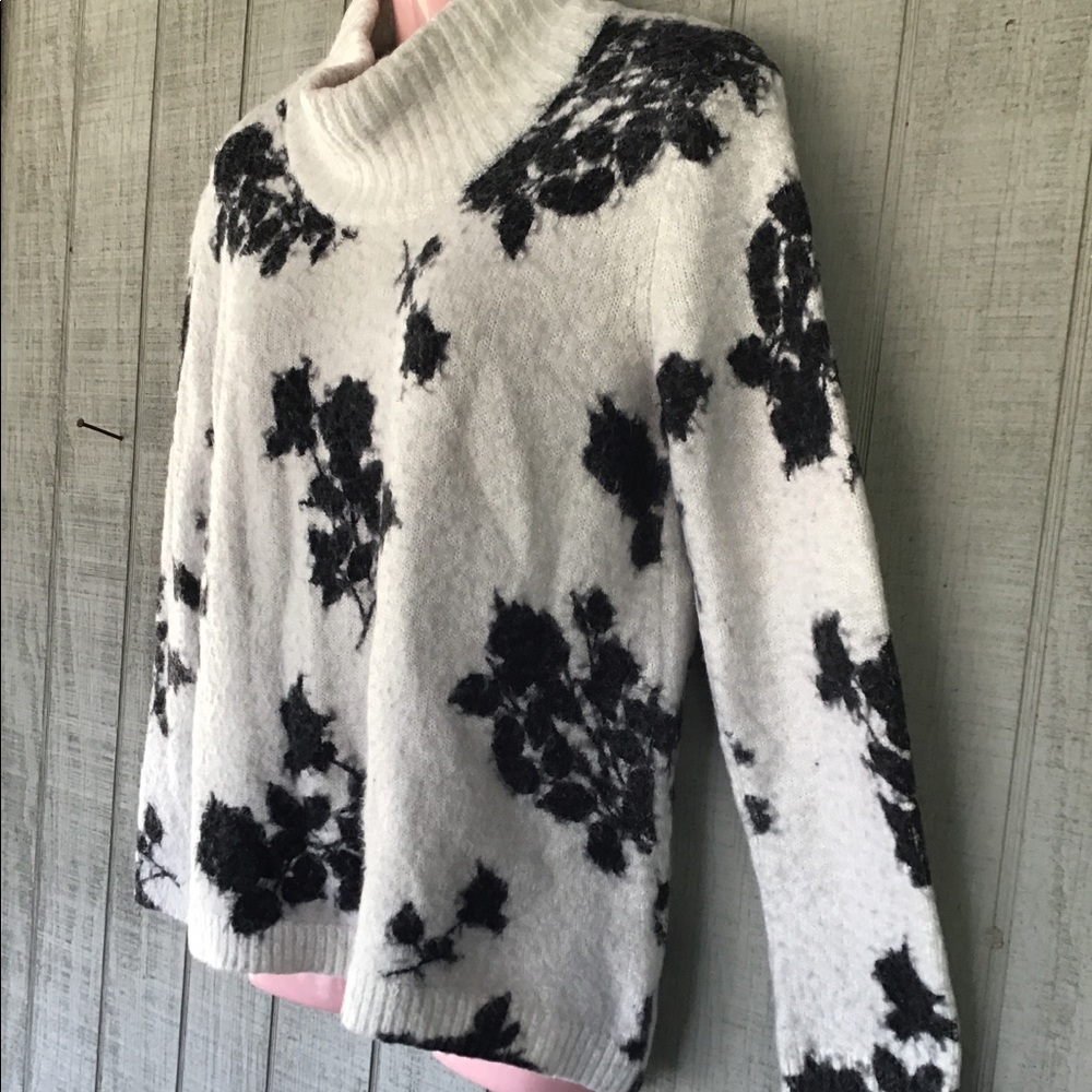⚡️Vince Camuto Sweater - Picture 4 of 7